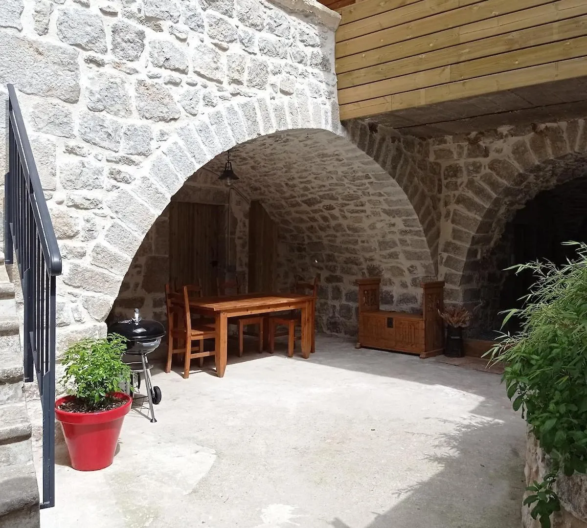 Gite Les Chapeletas Au Coeur De L'Ardeche Saint Alban Auriolles